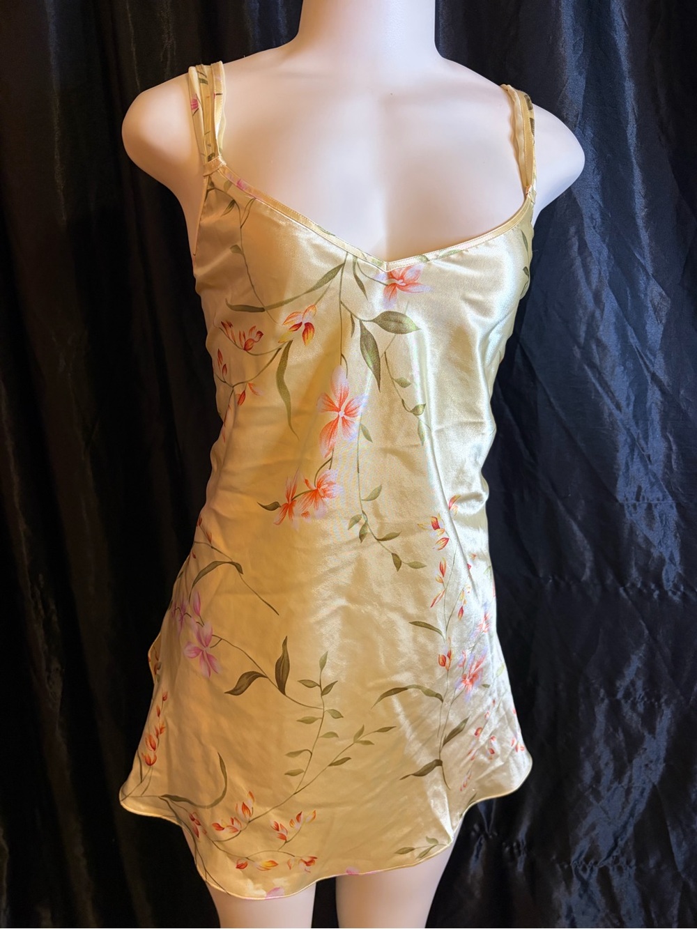 Oscar de la Renta Pale Yellow Floral Silk-Feel Slip